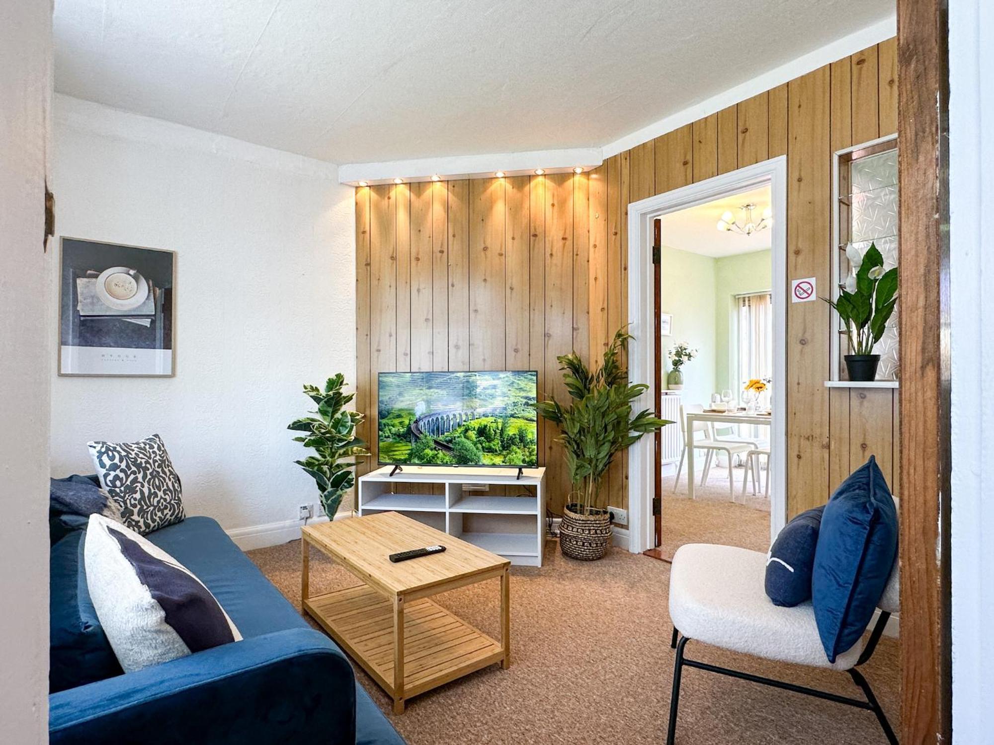 Luxury Central 2-Bed Townhouse - Parking, Hot Tub & Fire Pit Кэнтербари Экстерьер фото
