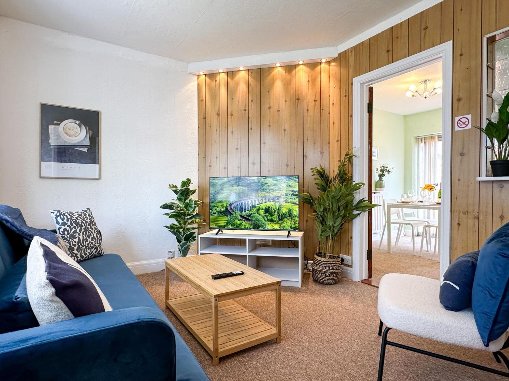 Luxury Central 2-Bed Townhouse - Parking, Hot Tub & Fire Pit Кэнтербари Экстерьер фото